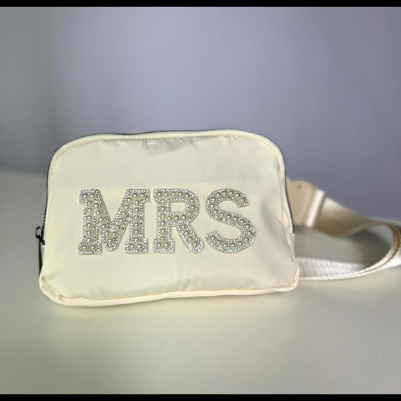 Bride Makeup Bags, Bride Gift, Gift for Bride, Letter Patches - Picture 7 of 11